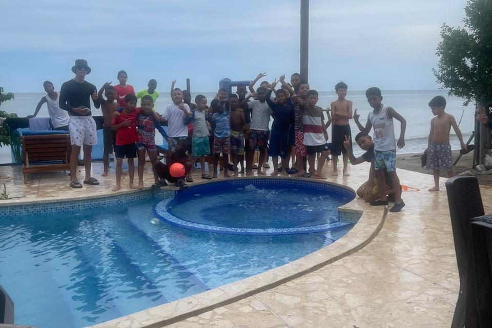 Viaje inolvidable: niños de la Fundación conocieron el mar en Tolú